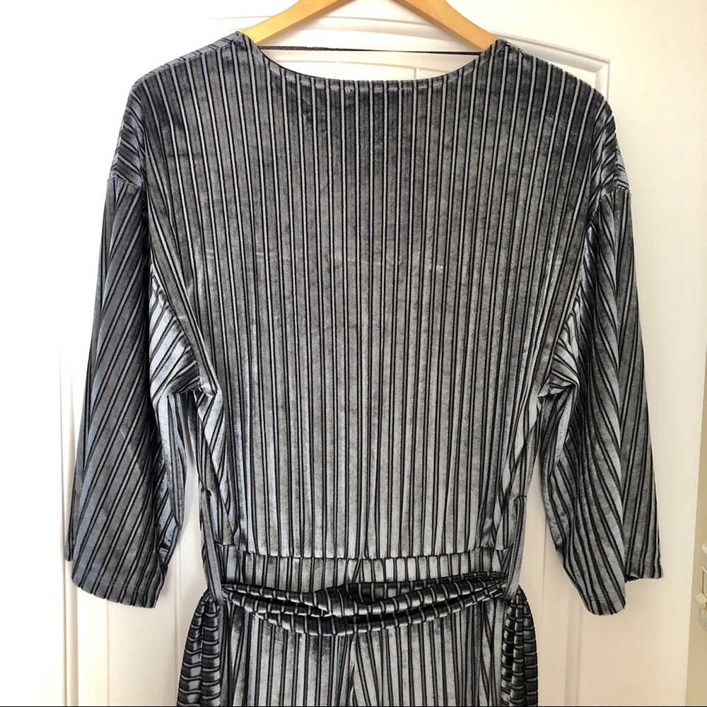 ❤️❤️EUC Zara textured striped velvet jumpsuit L - Picture 3 of 3